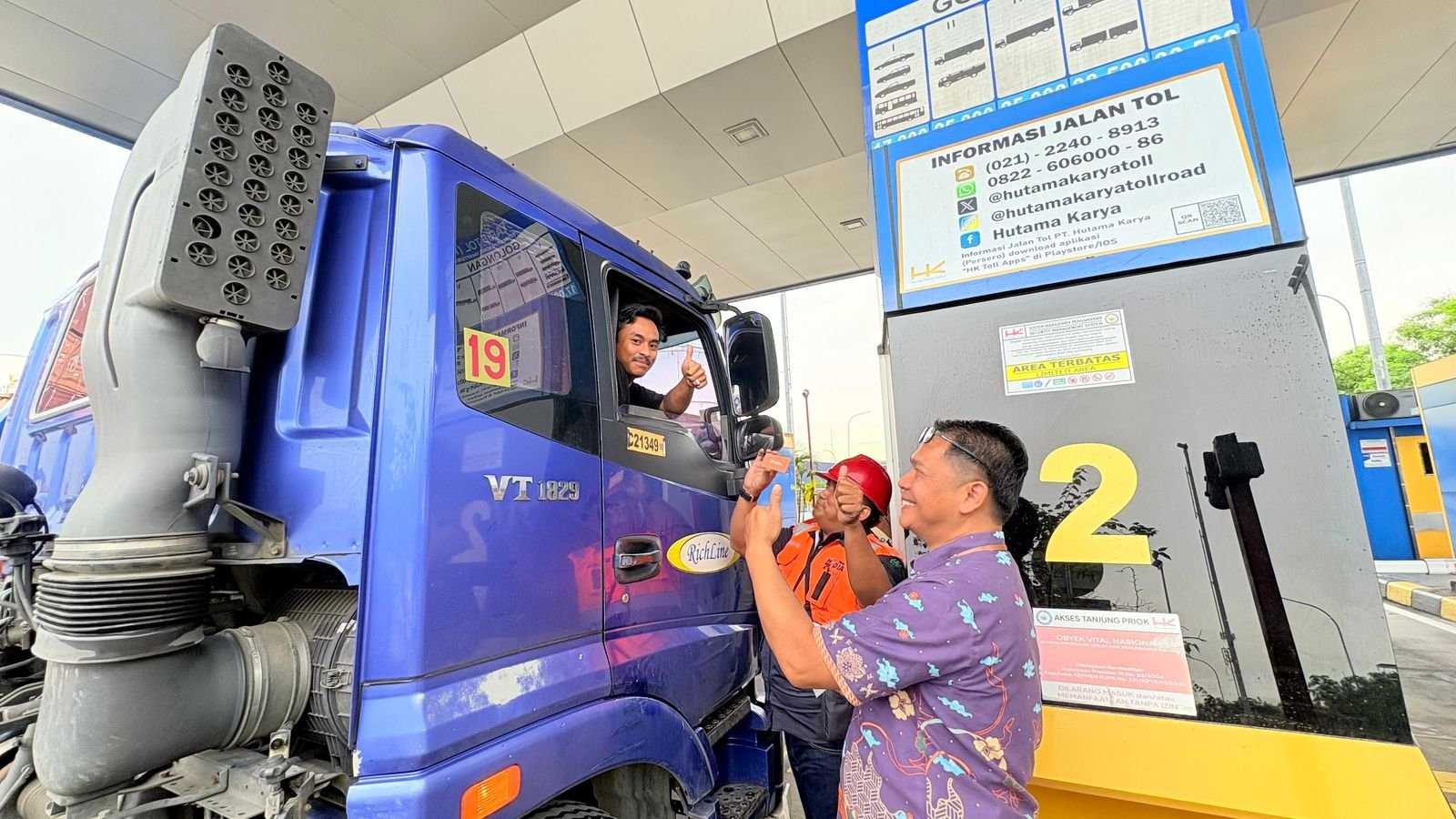 TPK Koja Bantu Gratiskan Tol Ratusan Truk, Macet Priok!